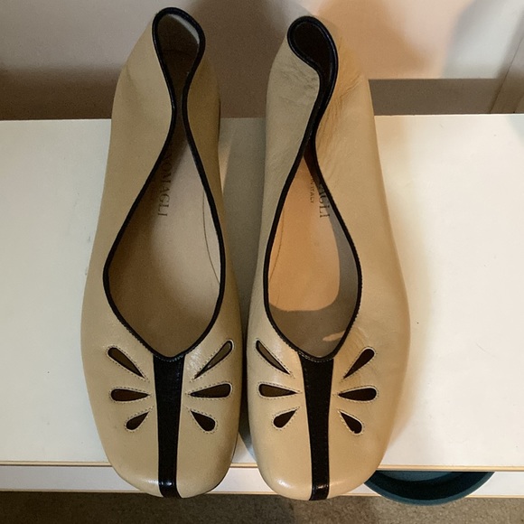 Bruno Magli Cut out Flats - Picture 8 of 9